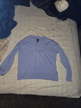 GAP Women's V-Neck Sweater in Light Blue
